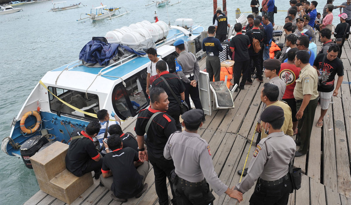 Darurat! Kapal Cepat Dari Gili Trawangan Bocor di Amed, 108 WNA Panik Dievakuasi